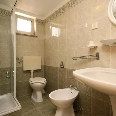 With A Parking Space - 7043