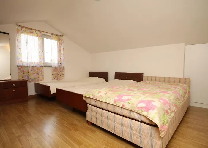 Apartman With A Parking Space - 7043 Umag