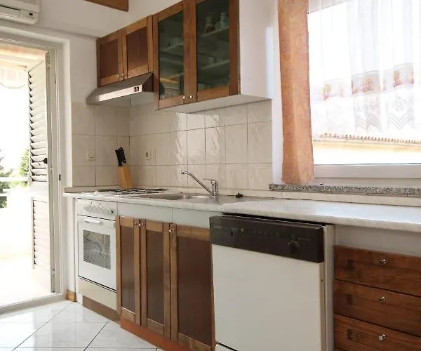 With A Parking Space - 7043