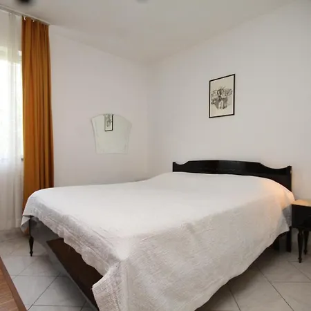 Apartamento With A Parking Space - 7043 Umag