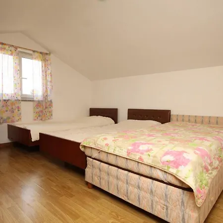 Apartamento With A Parking Space - 7043 Umag